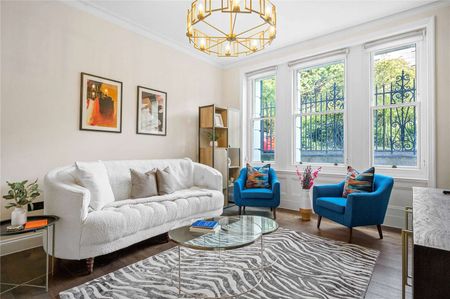 Luxury 3 bedroom apartment in a centrally located mansion block. - Photo 4