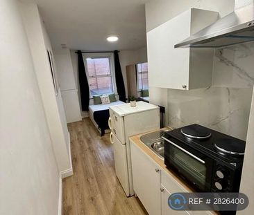 Studio to rent - Photo 6