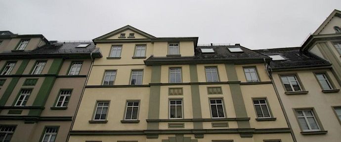 TOP !! 2 Zimmer Wohnung in verkehrsgünstiger Lage mit Einbauküche ab dem 1.12.2025 frei - Photo 1