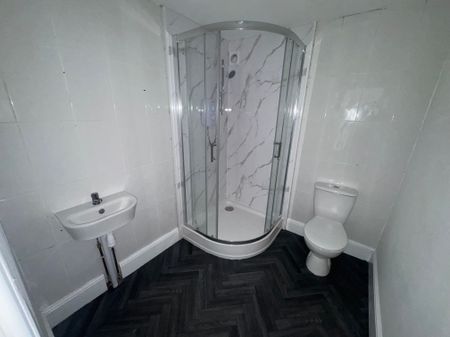 Withnell Road F2, Blackpool - Photo 5