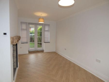 2 bedroom end of terrace house to rent - Photo 2