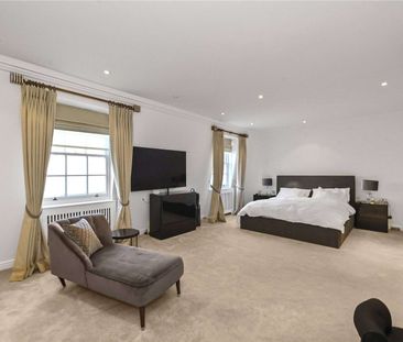 An elegant beautifully presented third and fourth floor duplex penthouse with a balcony and private roof terrace. - Photo 6