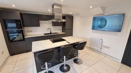 1 bedroom in a flat share to rent - Photo 4