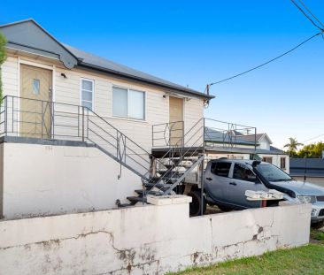 Central 2-Bedroom Unit in Character Queenslander - Photo 3