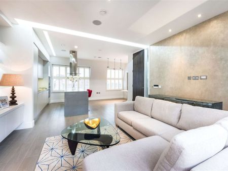 A beautifully presented two bedroom two bathroom property based just off the popular "Beach" section of the Fulham Road - Photo 2