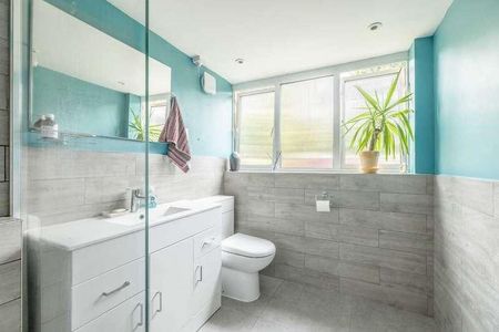 Montagu Road, Datchet, SL3 - Photo 2