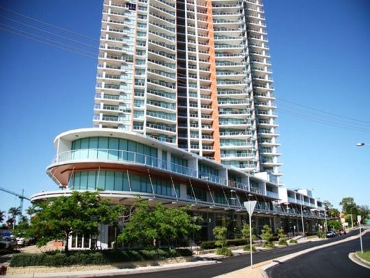 Modern Apartment with Stunning Views in Southport - Photo 1