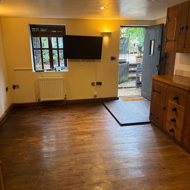 2 bedroom barn conversion to rent - Photo 1