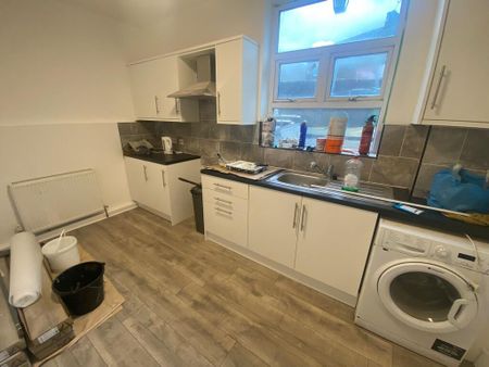 3 bedroom terraced house to rent - Photo 4