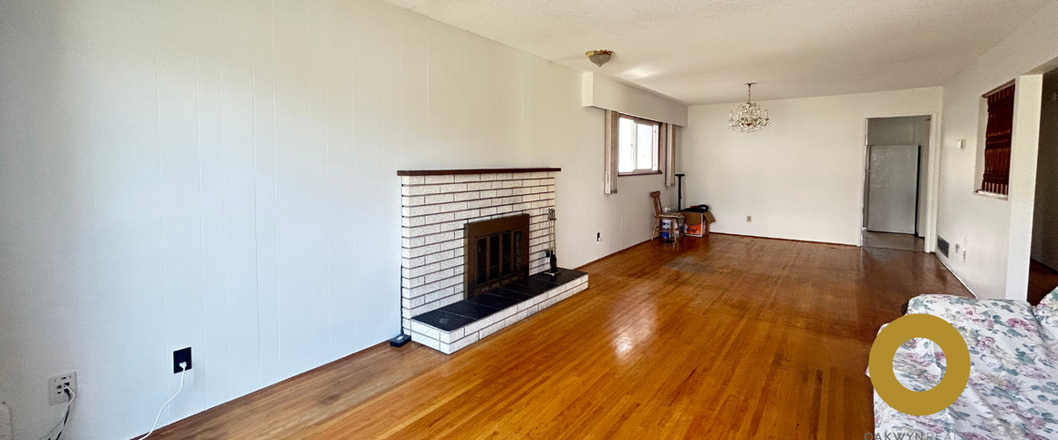3Bed 1.5Bath Upper Floor on Victoria Dr and Kingsway — Upper Floor - Photo 1