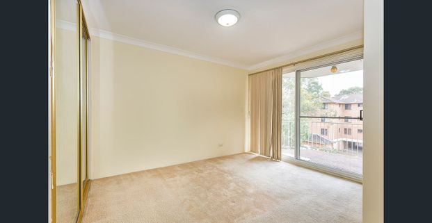 Comfortable fully renovated unit with all amenities at your doorstep! - Photo 1