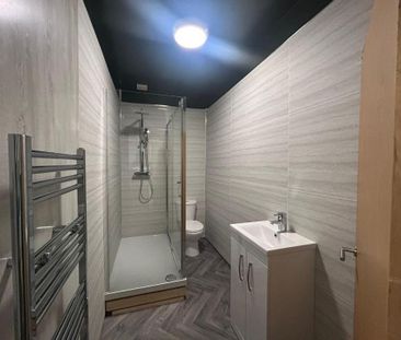 3 bedroom flat to rent - Photo 3