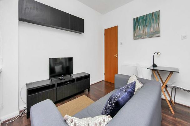 Includes concierge, pool, gym & water rates - Photo 1