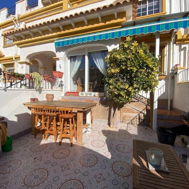 Alquiler de chalet adosado en Calle de Luscinda, 34 - Photo 1