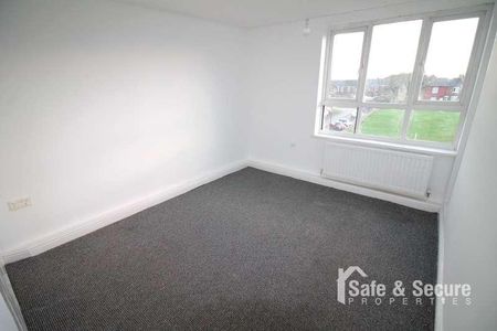 Wellington Walk, Washington, NE37 - Photo 4