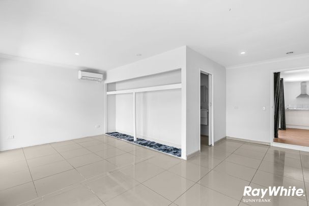 Spacious Family Home with Two Ensuited Bedrooms - Photo 1