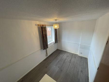 2 Bed Terraced House, The Meadows, NG2 - Photo 4