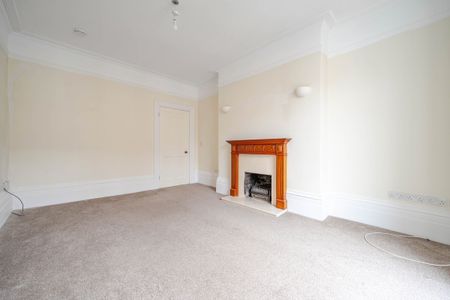 5 bedroom end of terrace house to rent - Photo 3