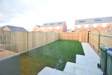 2 bedroom semi-detached house to rent - Photo 5