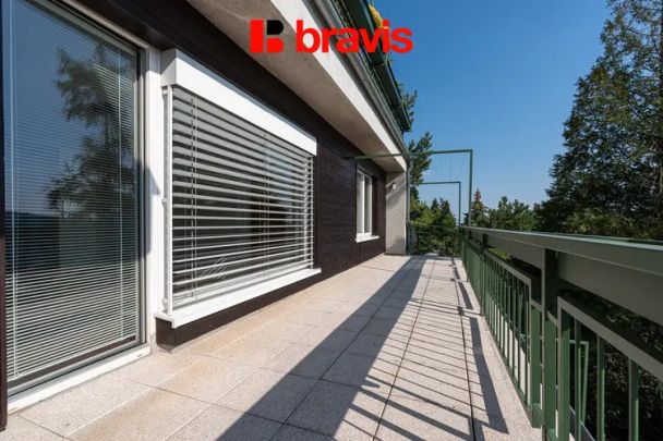 Pronájem prostorného bytu 4,5+1 s terasou, balkonem, garáží – Brno, Stránice, ul. Rezkova - Photo 1