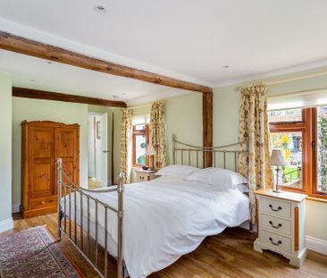 2 bedroom cottage to rent - Photo 2