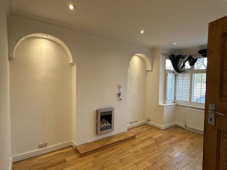 5 Bed End Terrace, Lakehall Gardens, CR7 - Photo 4