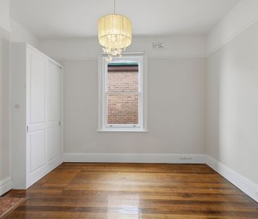 Charming 3-Bed Home in North Hobart - Photo 3