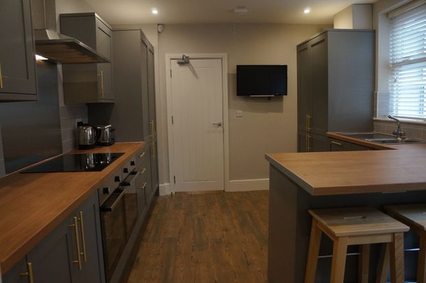 6 Bed Terraced House, Arundel Avenue, L17 - Photo 1
