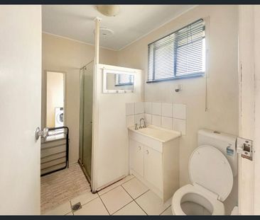 Low set two bedroom unit - Photo 4