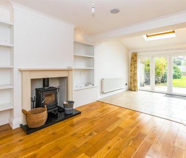 3 bedroom semi-detached house to rent - Photo 5
