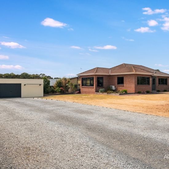Immaculate Brick Family Home - Photo 1