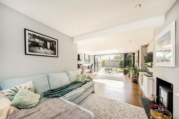 Broomfield, Sunbury on Thames, TW16 - Photo 1