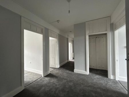 3 bedroom flat to rent - Photo 5
