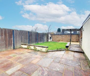 4 bedroom semi-detached house to rent - Photo 4