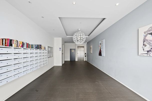 Stylish Apartment on the Edge of Thornbury - Photo 1