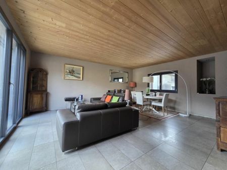 spacieux 4.5 pièces en triplex avec garage-box et places de parc en plein centre - Foto 2