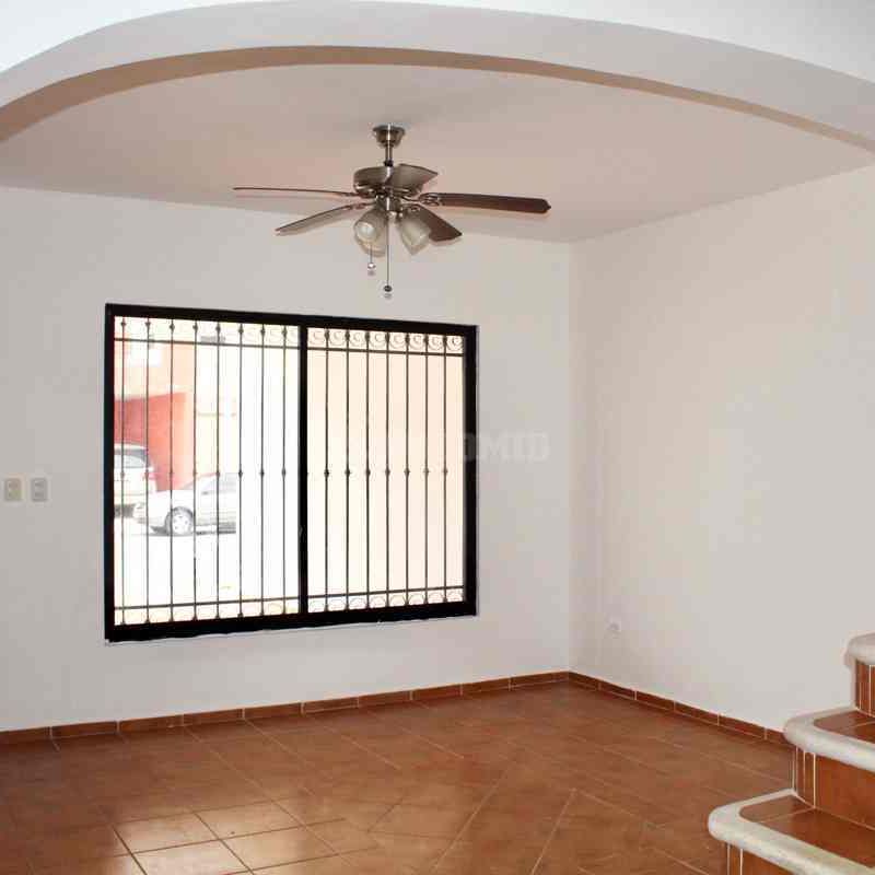 Preciosa casa con alberca, dentro de privada en Gran Santa Fe. - Photo 1