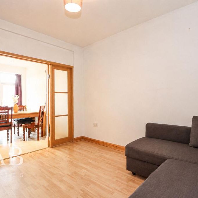 4 bedroom end of terrace house to rent - Photo 1