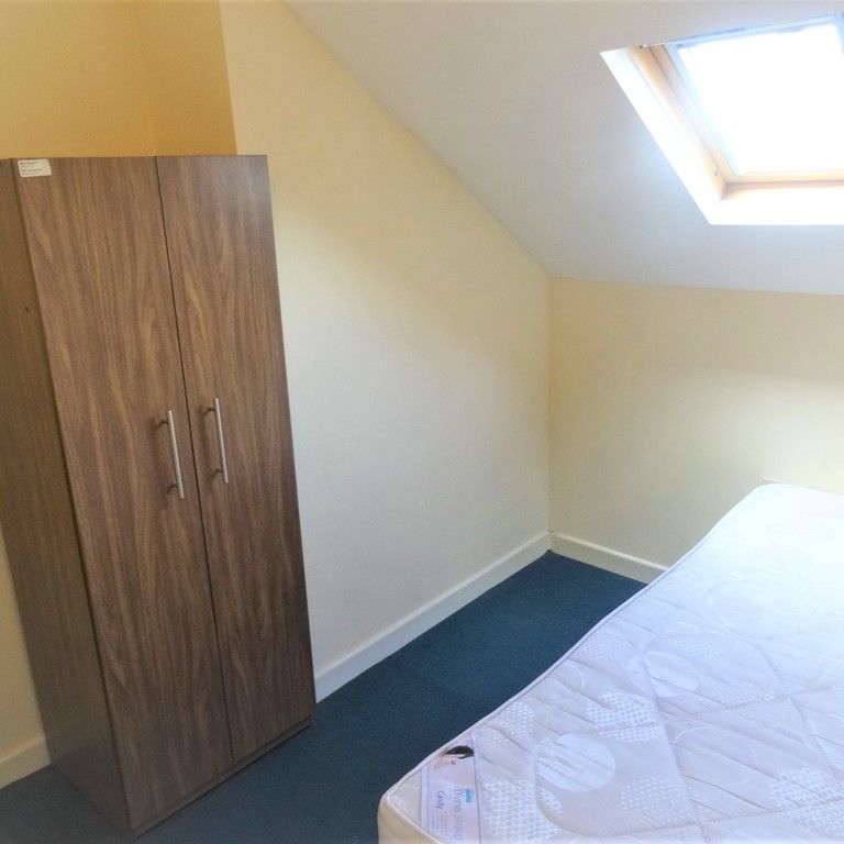 Spencer Place, Harehills, LS7 4DT - Photo 1