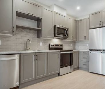 UNIT 1501VANTAGE! BRAND NEW UNITS. 1 bedroom, 1 bathroom + den. - Photo 2