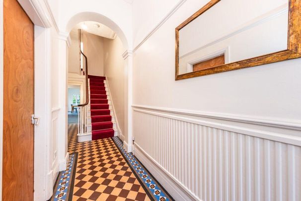 6 bedroom terraced house to rent - Photo 1