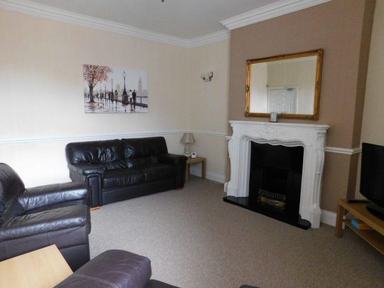 1 bedroom in a flat share to rent - Photo 1