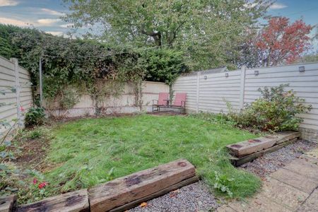 2 bedroom semi-detached house to rent - Photo 5