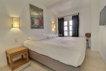 Appartement à la location - Saint-Tropez - Centre du village - Photo 2