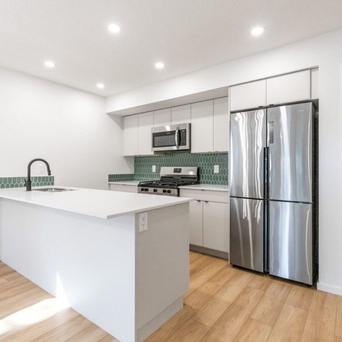 Edmonton Unfurnished townhouse Rental in Parkdale - BRAND NEW Modern Main-floor with Quartz Kitchen & Direct Transit Access - Photo 1
