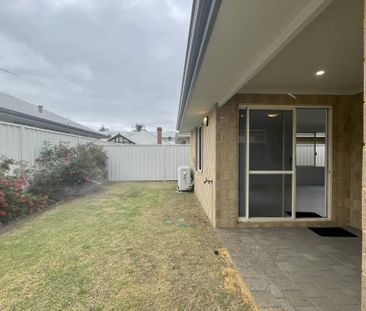 65 River Avenue, MADDINGTON WA 6109 - Photo 2