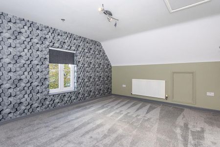 5 bedroom detached house to rent - Photo 2