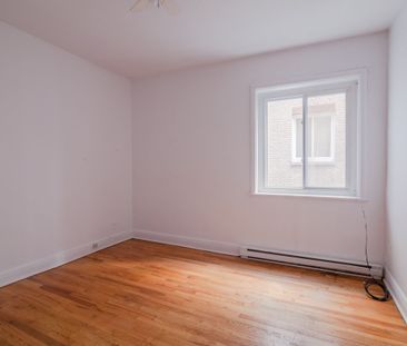 4870 Queen Mary Road - Photo 3