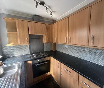 3 bedroom end of terrace house to rent - Photo 2