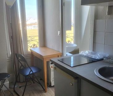 Location Appartement 1 pièces 11 m2 à Paris 14 - Photo 2